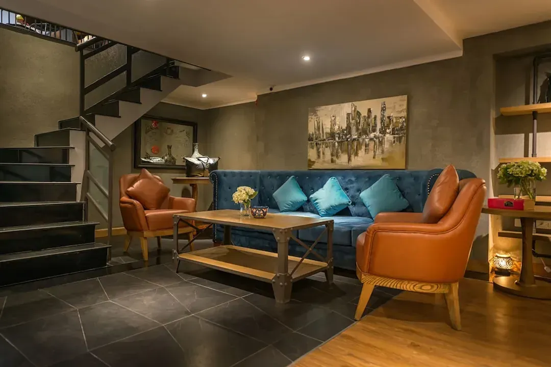 Lobby lounge