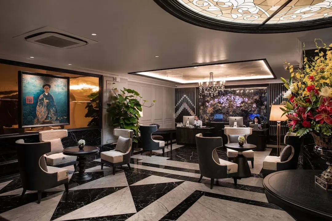 Lobby lounge