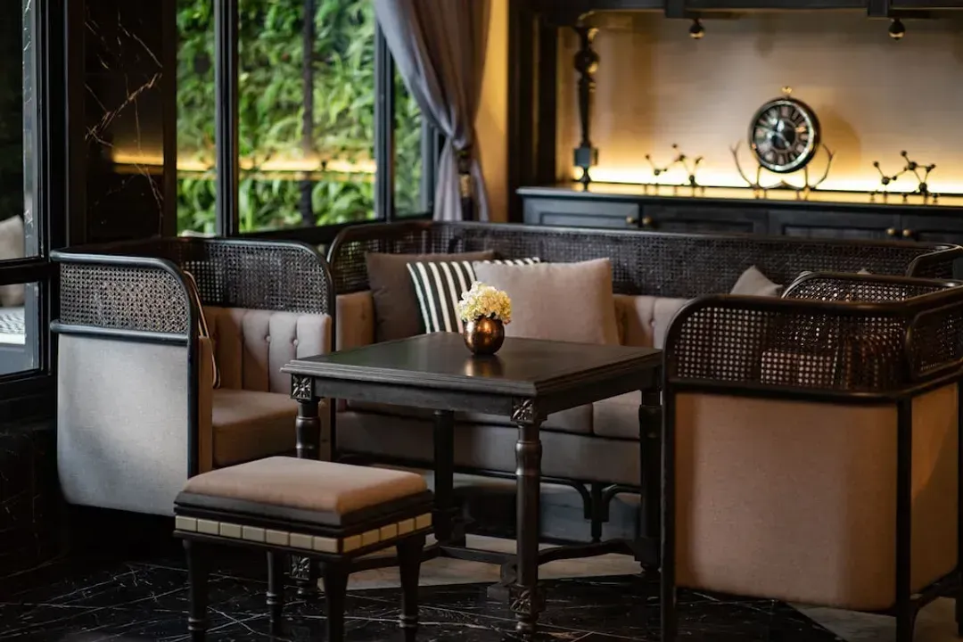 Lobby lounge
