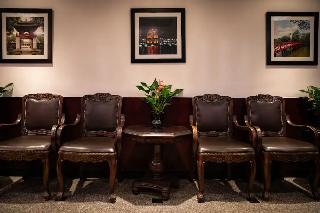 Lobby lounge