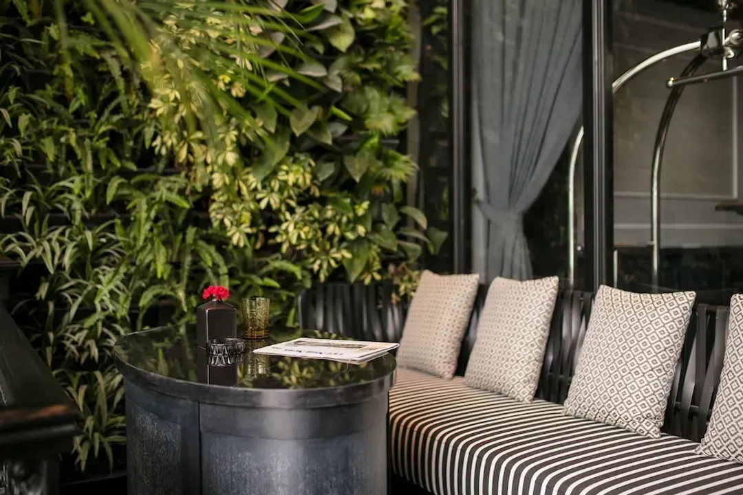 Lobby lounge