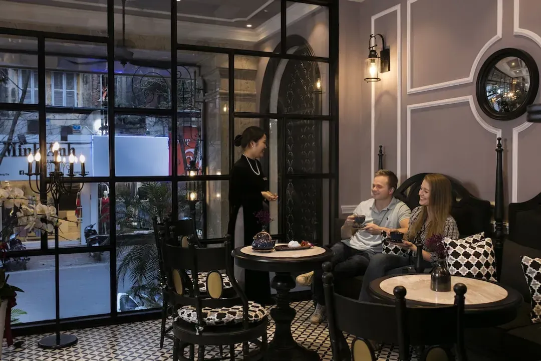 Lobby lounge