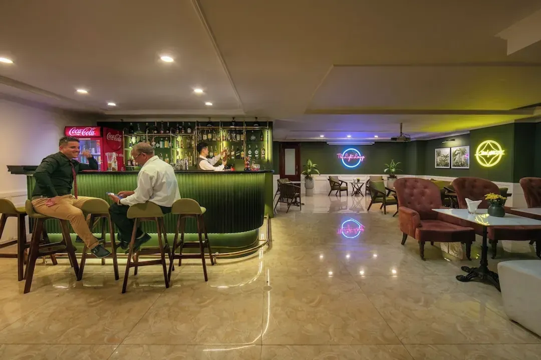 Lobby lounge