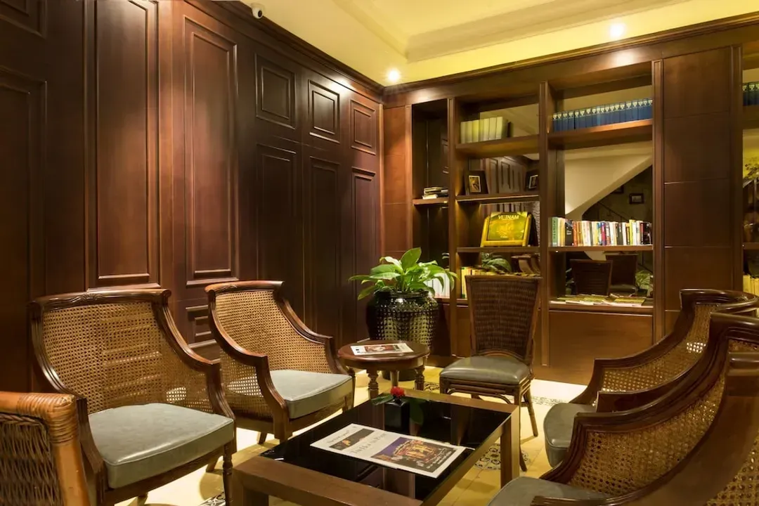 Lobby lounge