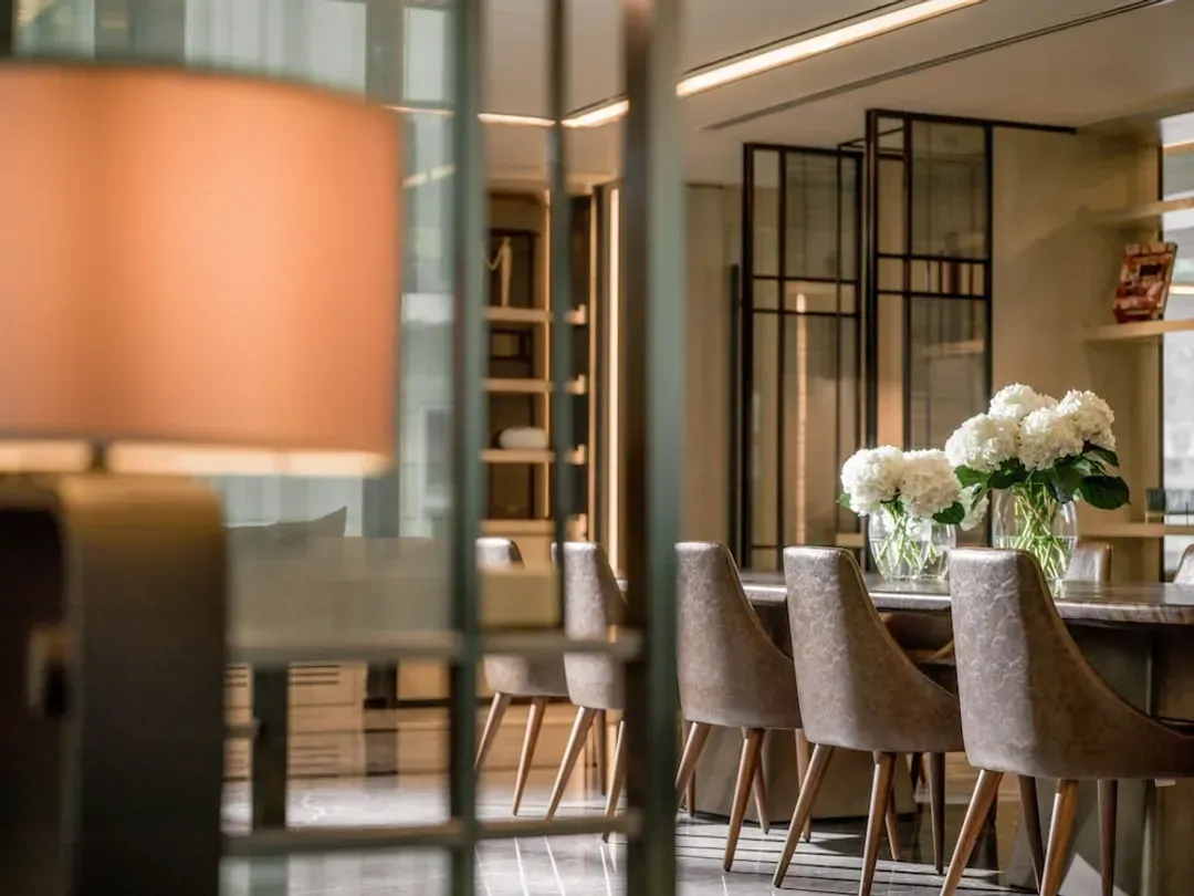 Lobby lounge