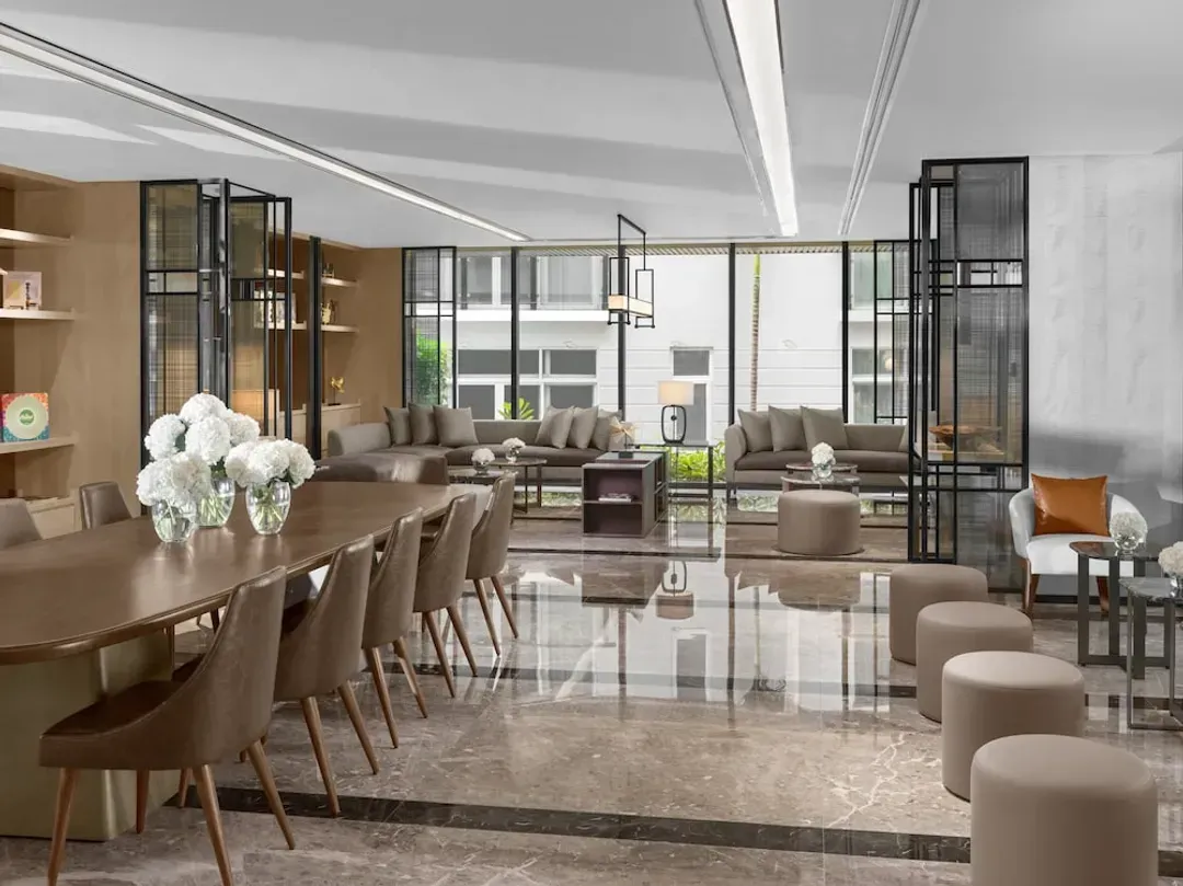 Lobby lounge