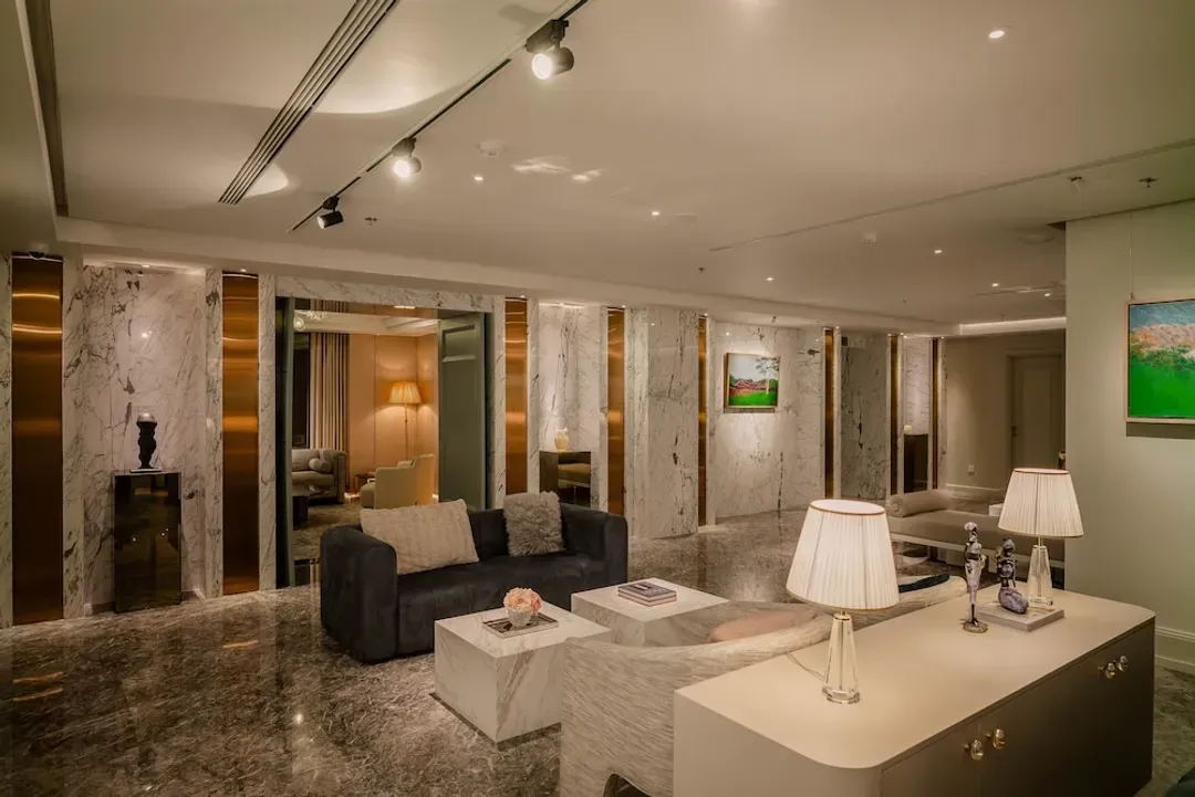 Lobby lounge