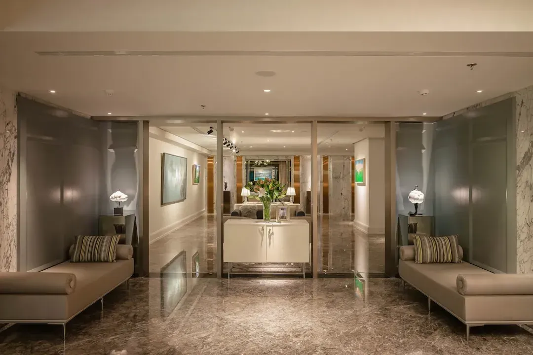 Lobby lounge
