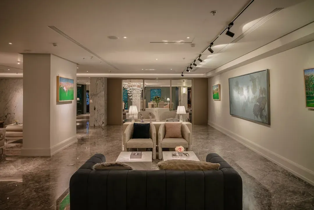 Lobby lounge