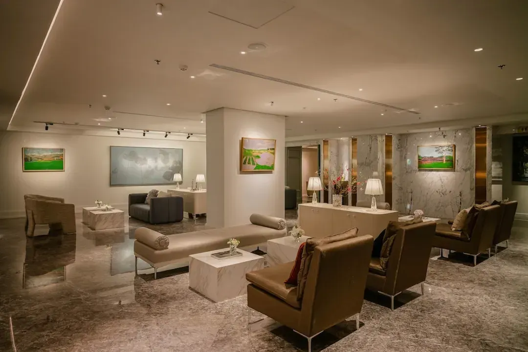Lobby lounge