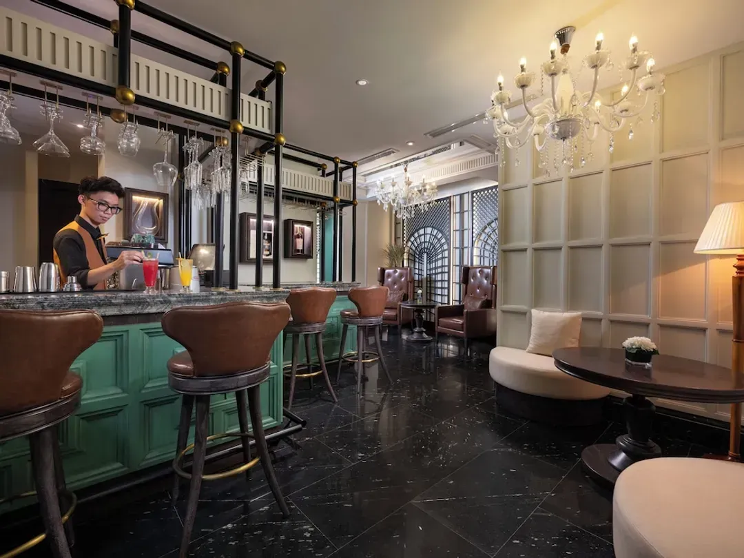 Lobby lounge