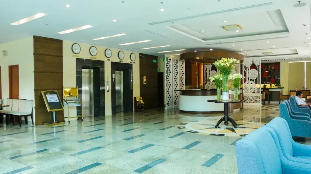 Lobby lounge