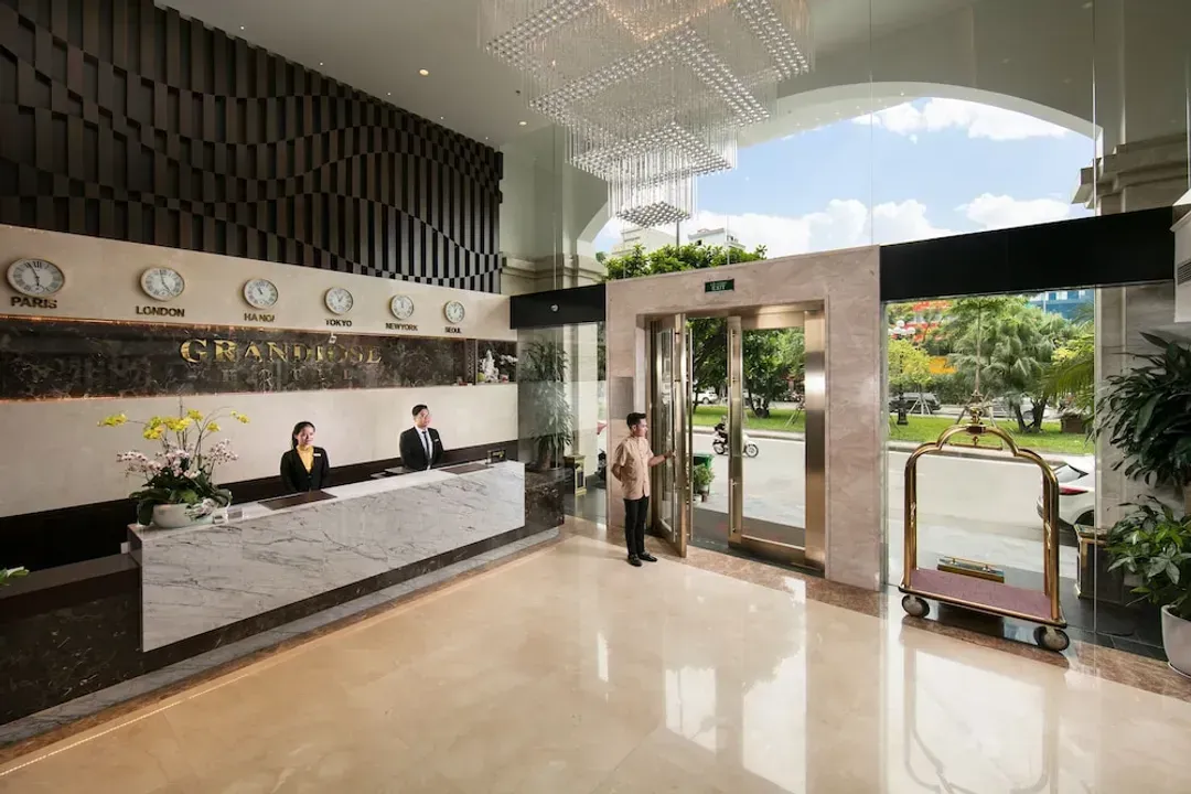 Check-in/check-out kiosk