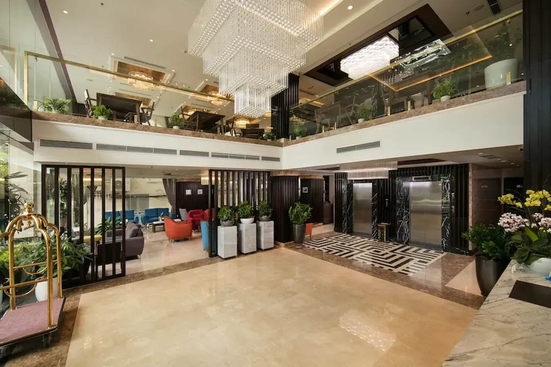 Lobby lounge
