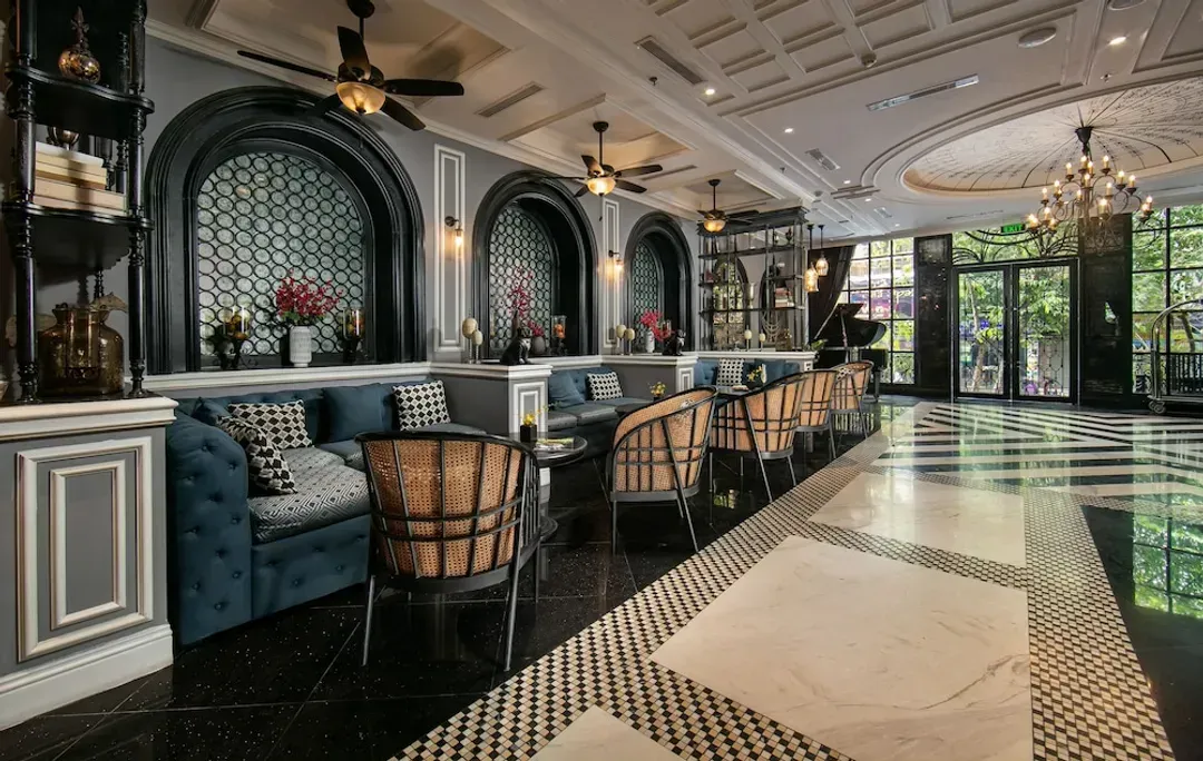 Lobby lounge