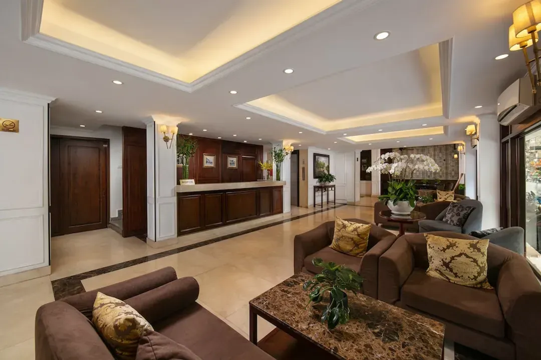 Lobby lounge