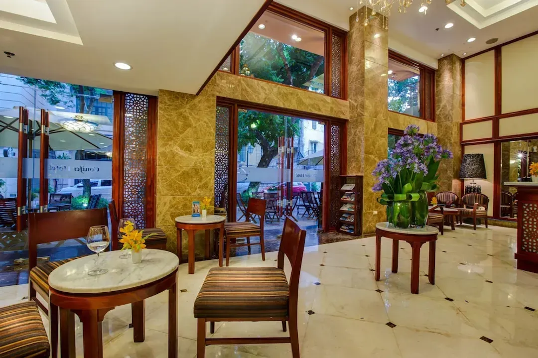 Lobby lounge
