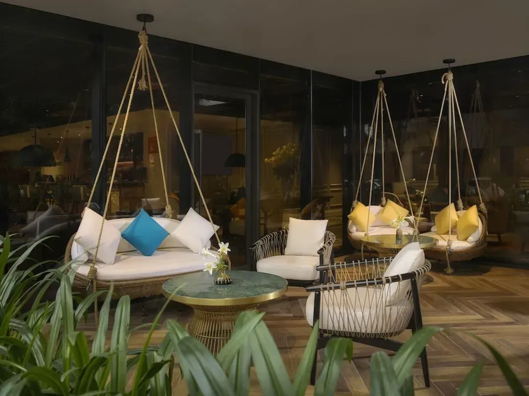 Lobby lounge