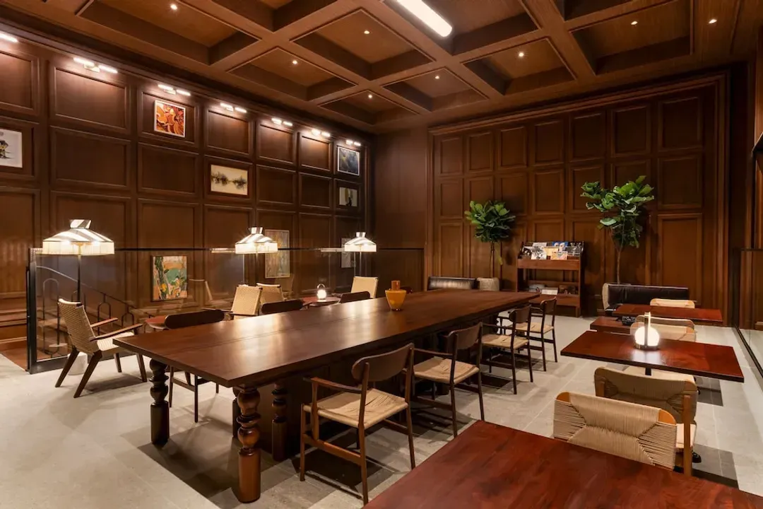 Lobby lounge