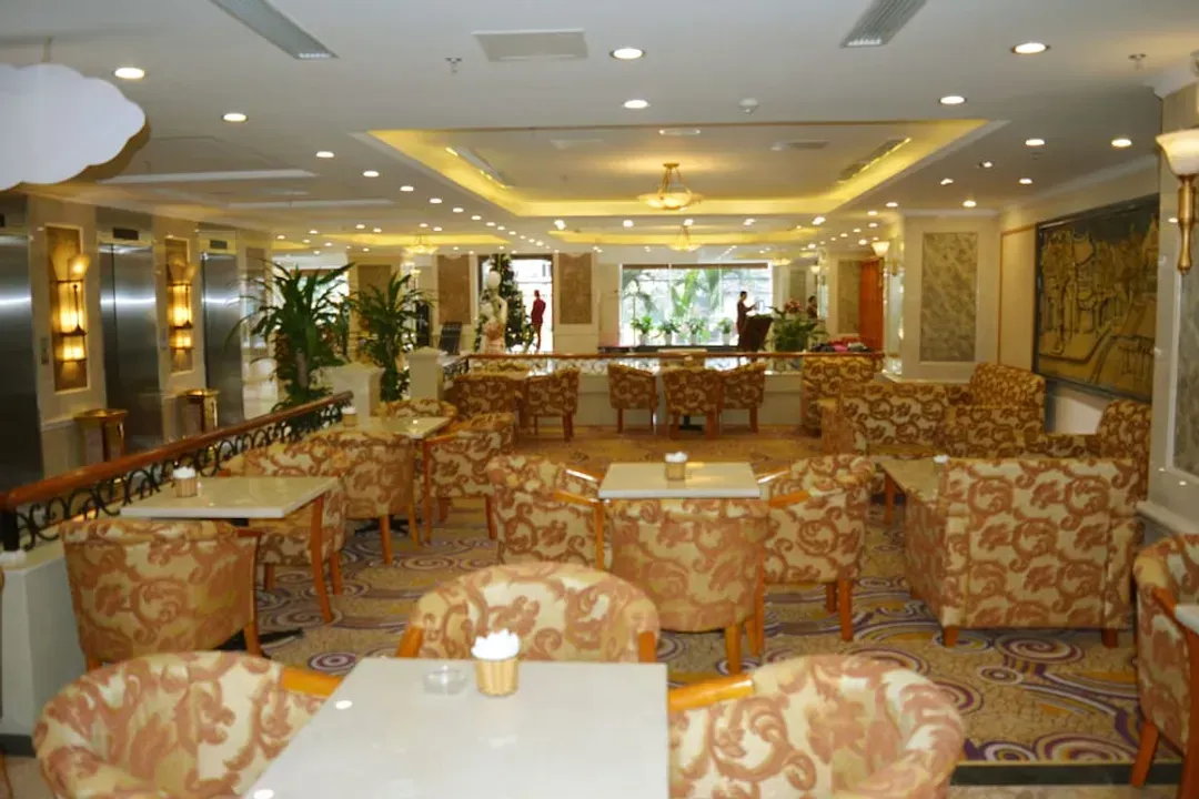 Lobby lounge