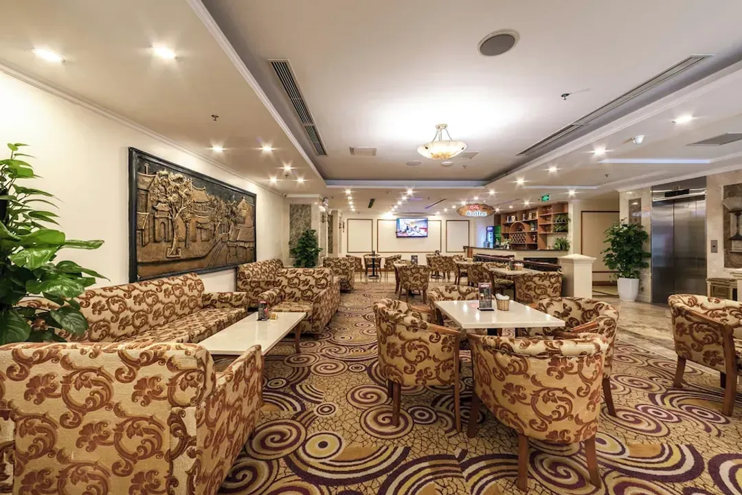 Lobby lounge