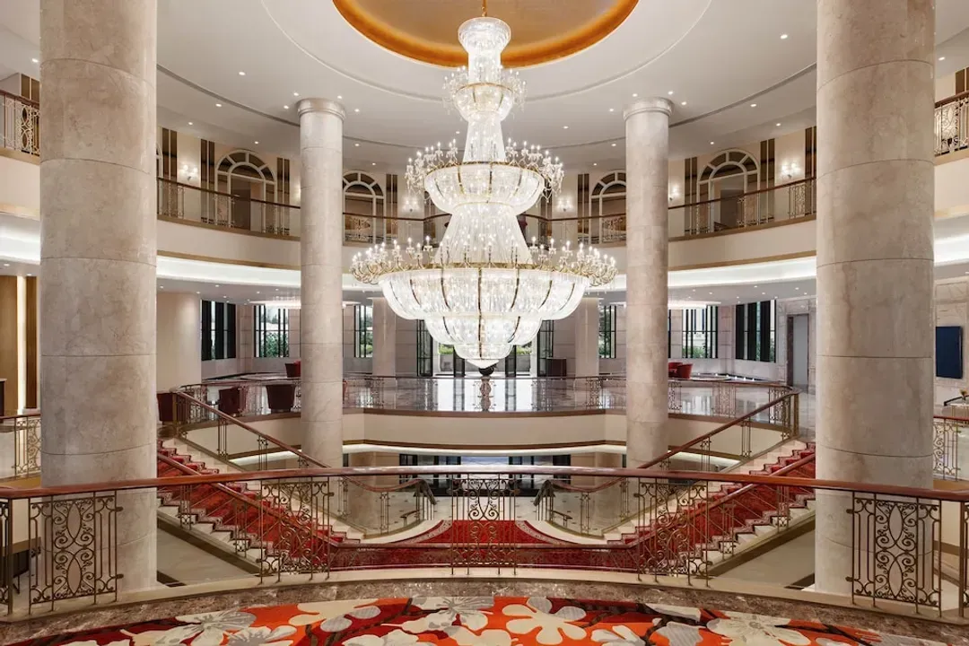 Lobby lounge