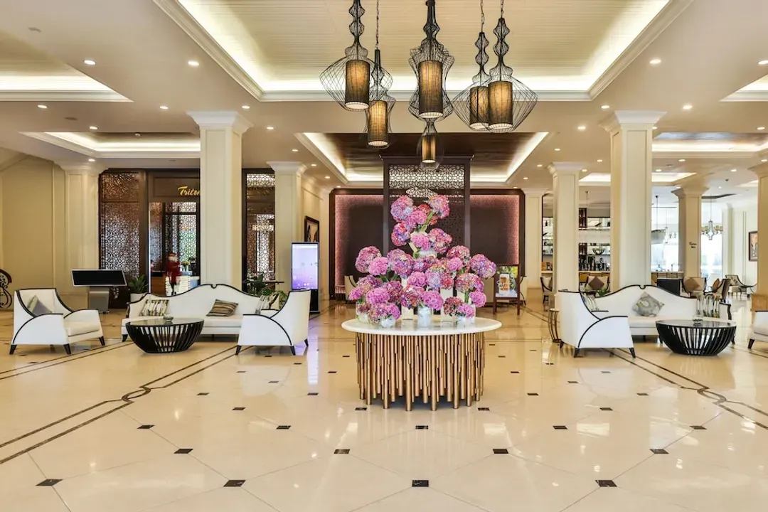 Lobby lounge