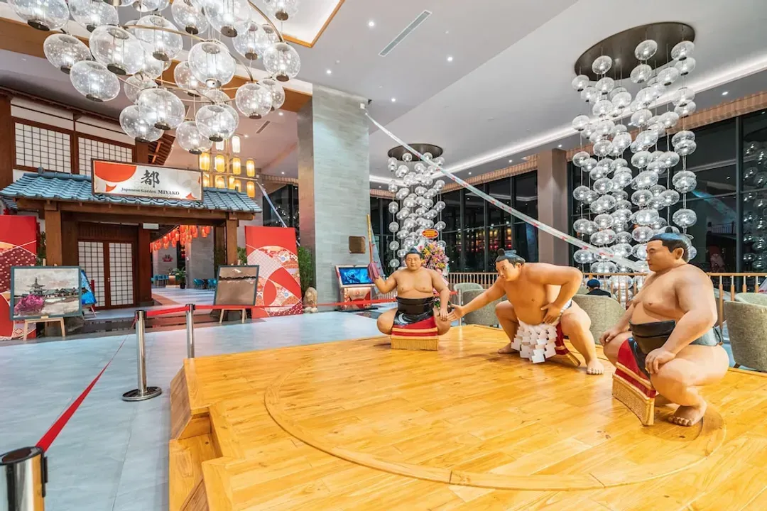 Lobby lounge