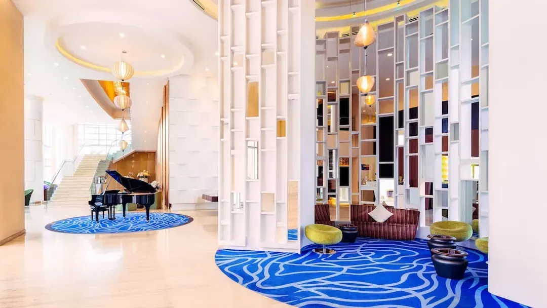 Lobby lounge
