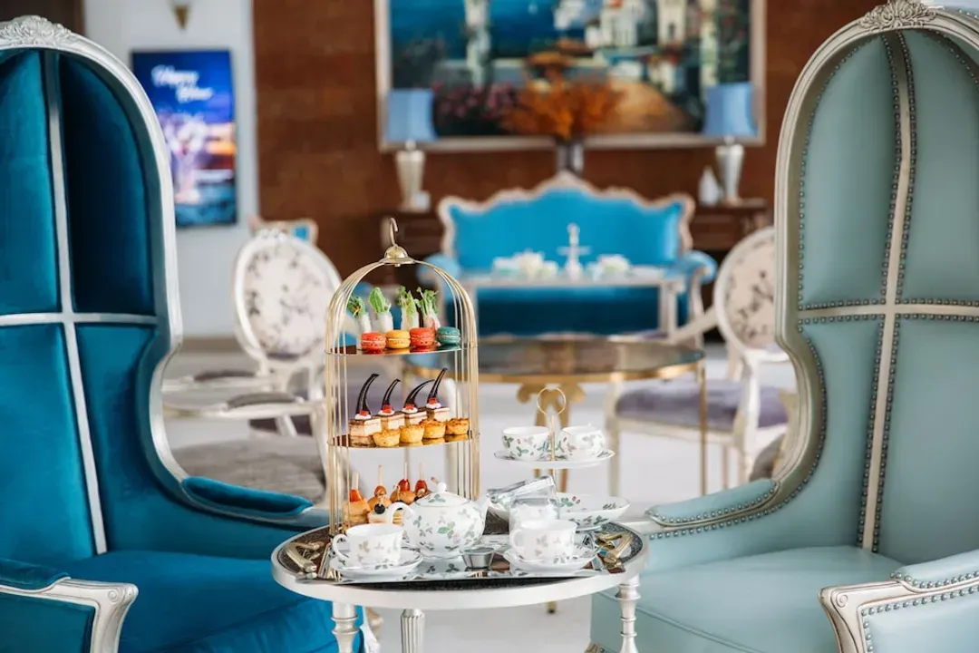 Lobby lounge