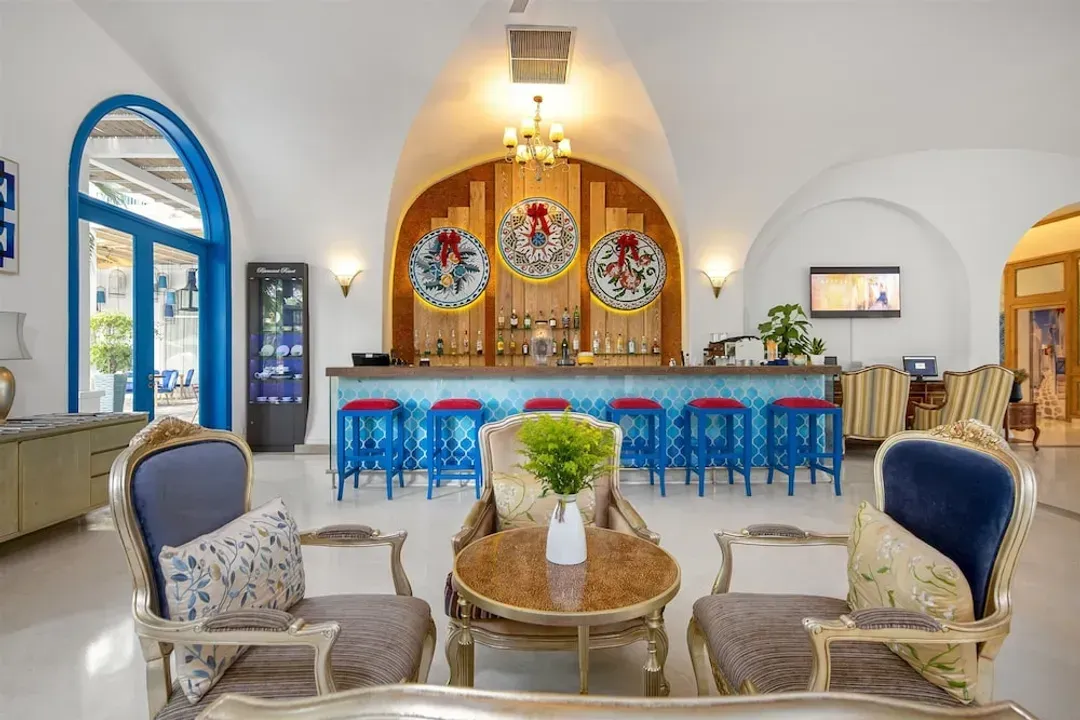 Lobby lounge