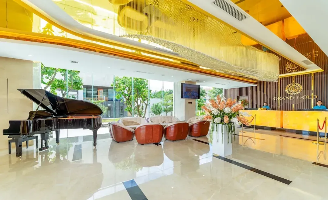 Lobby lounge