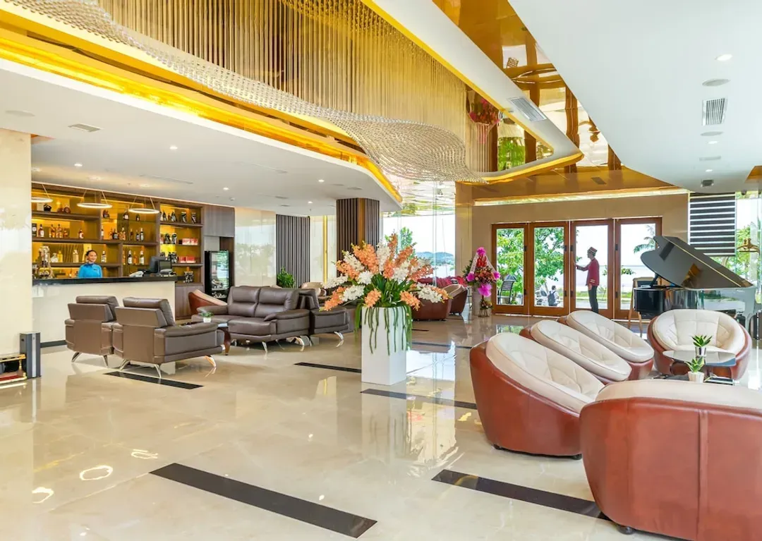 Lobby lounge