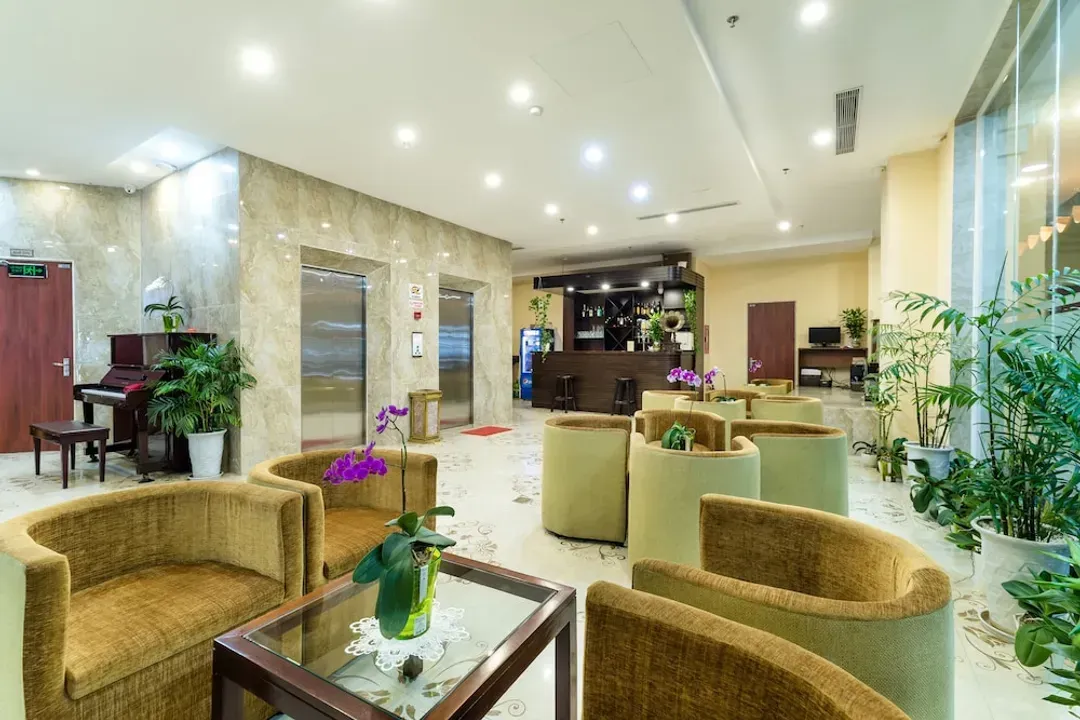 Lobby lounge
