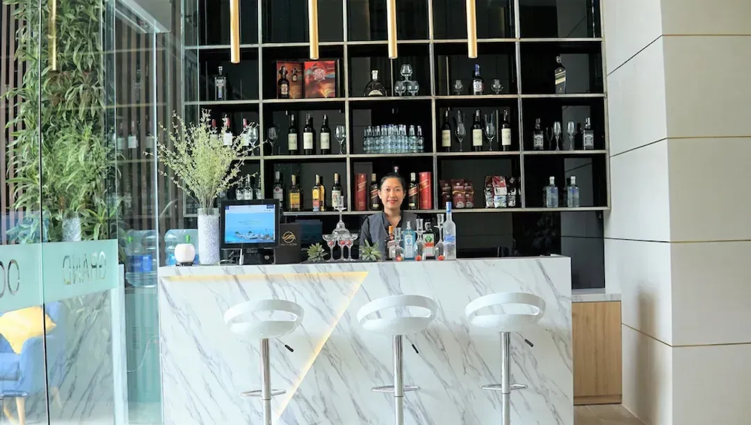 Lobby lounge