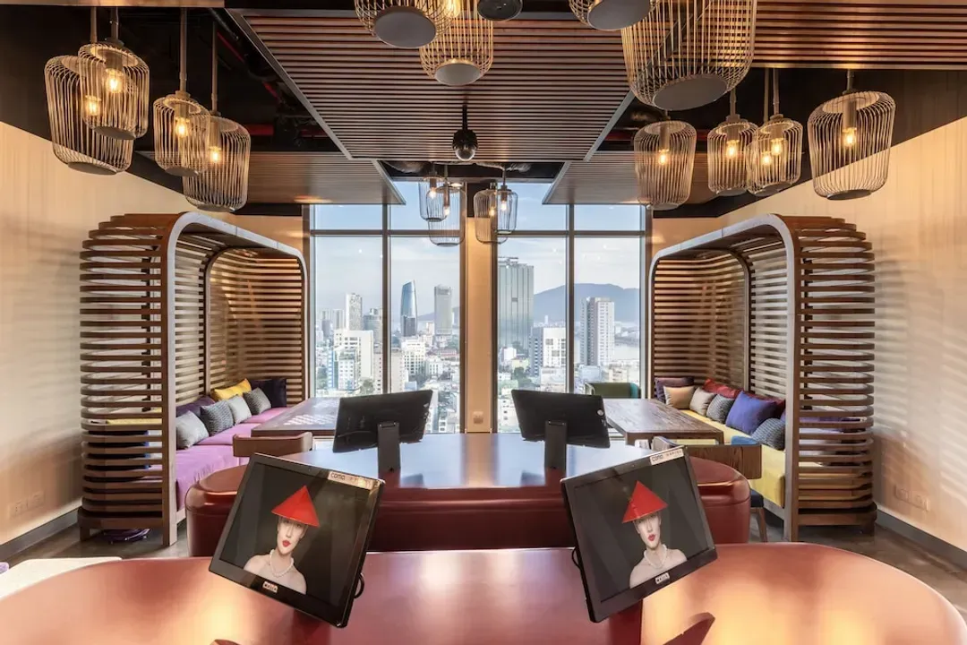 Lobby lounge