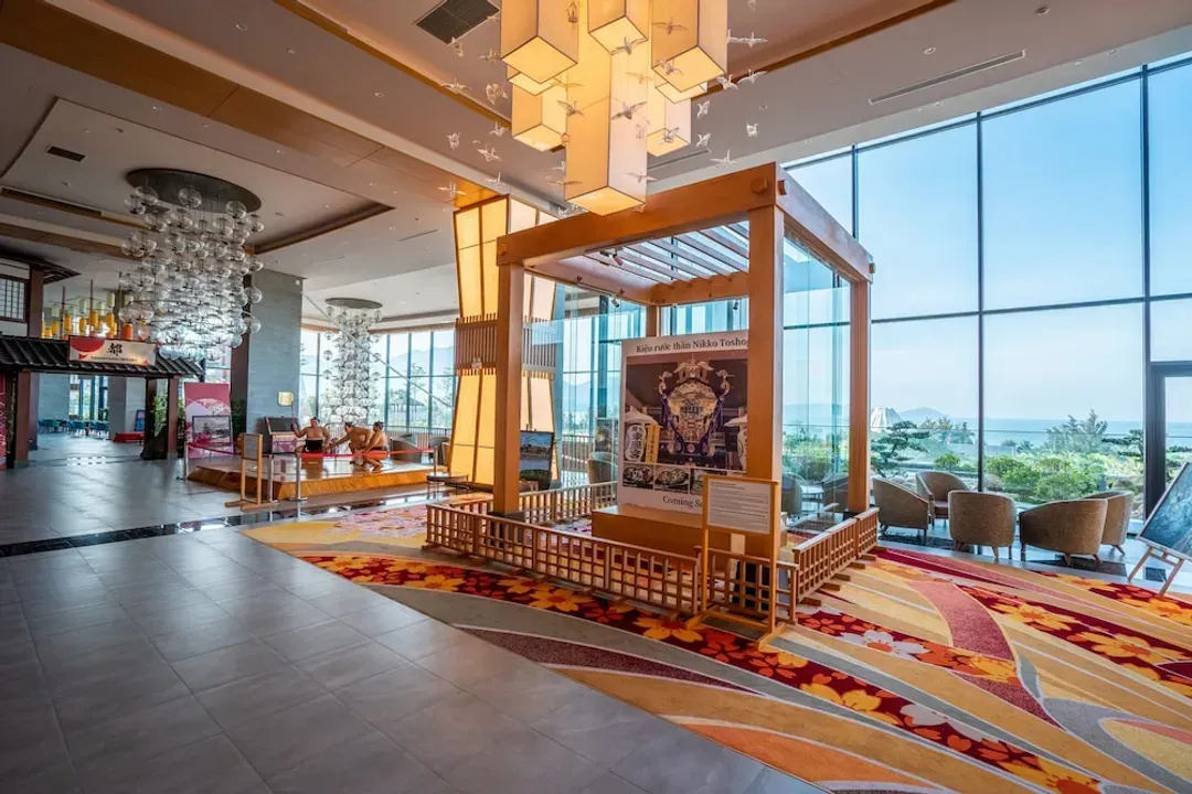 Lobby lounge