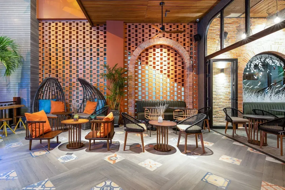 Lobby lounge