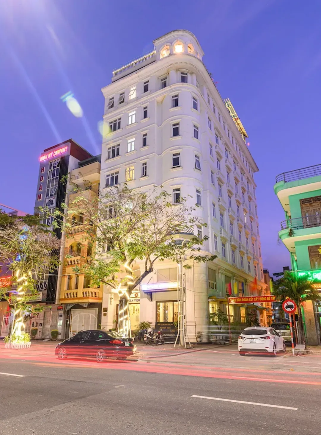Front of property - evening/night
