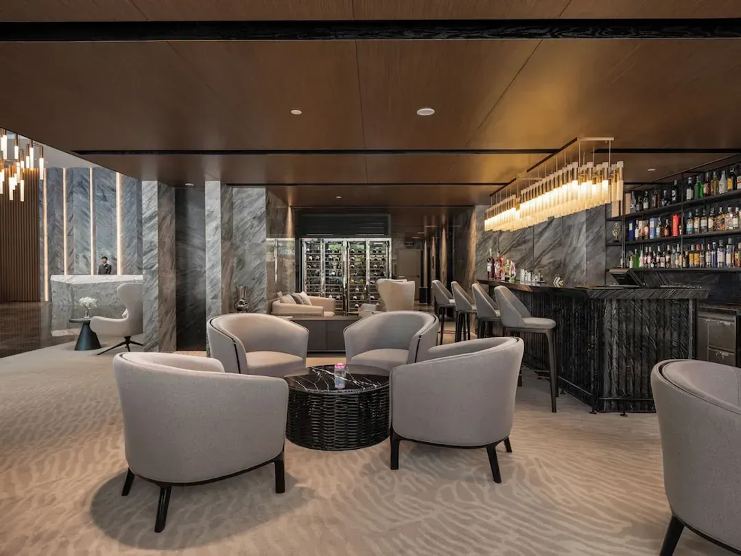 Lobby lounge