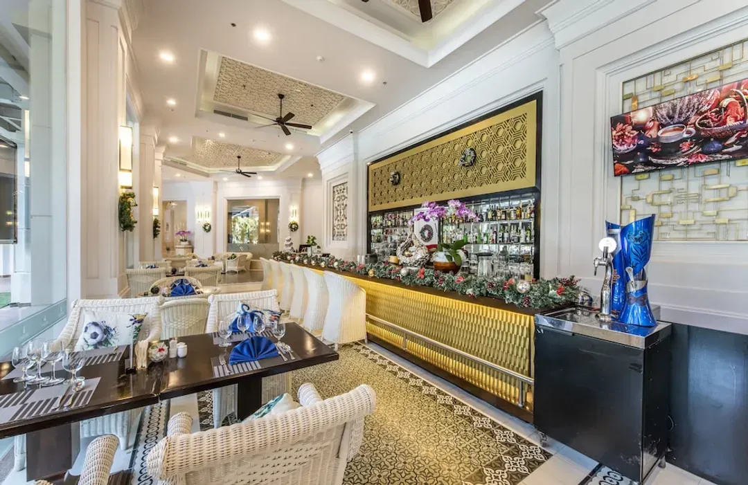 Lobby lounge