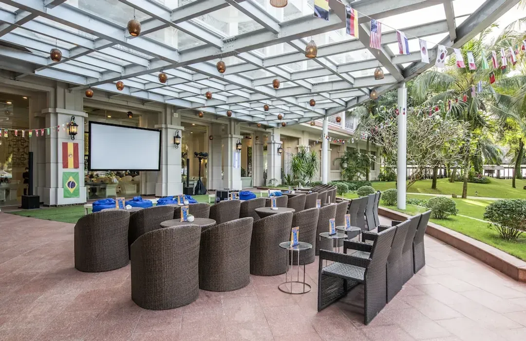 Lobby lounge