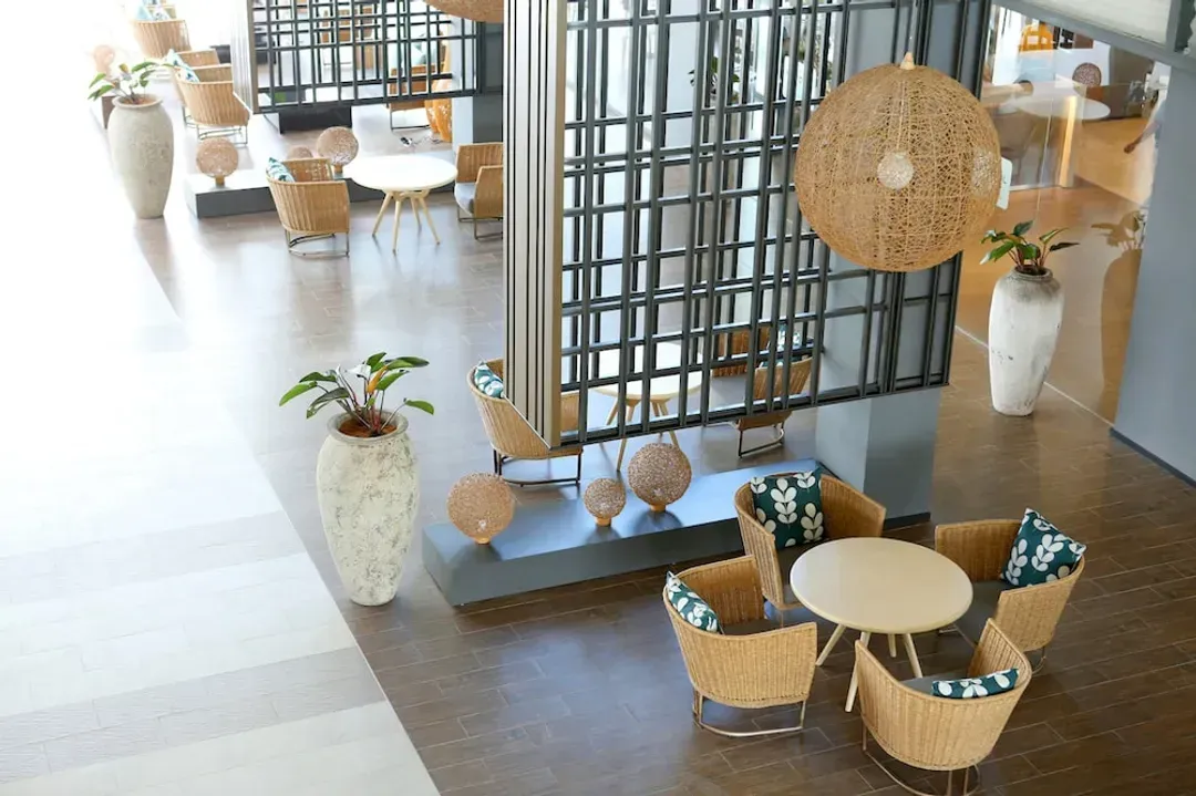 Lobby lounge