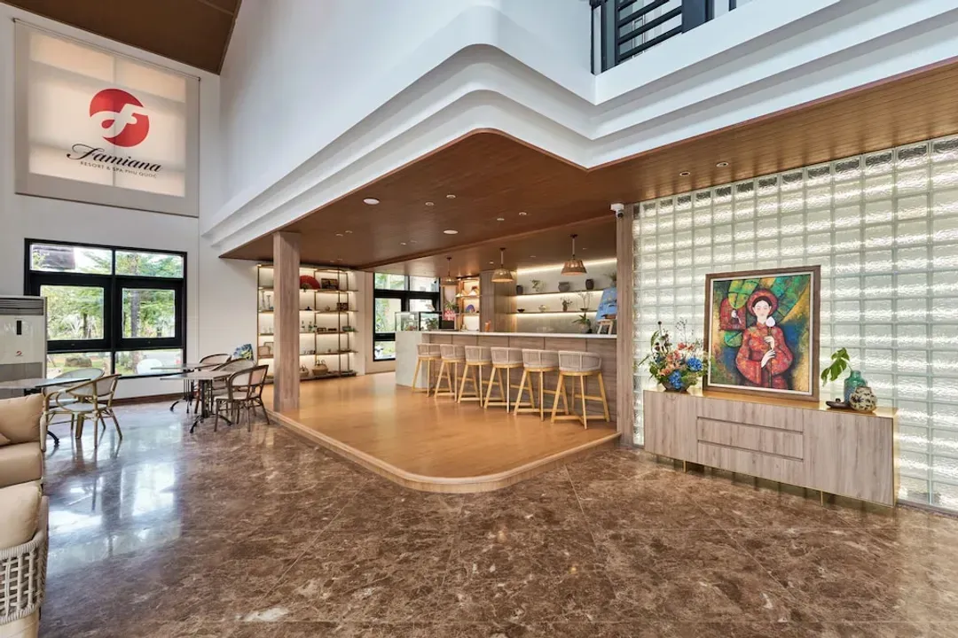 Lobby lounge
