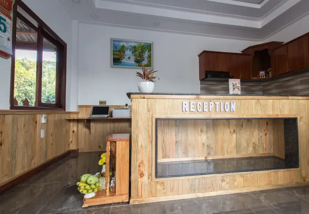 Check-in/check-out kiosk