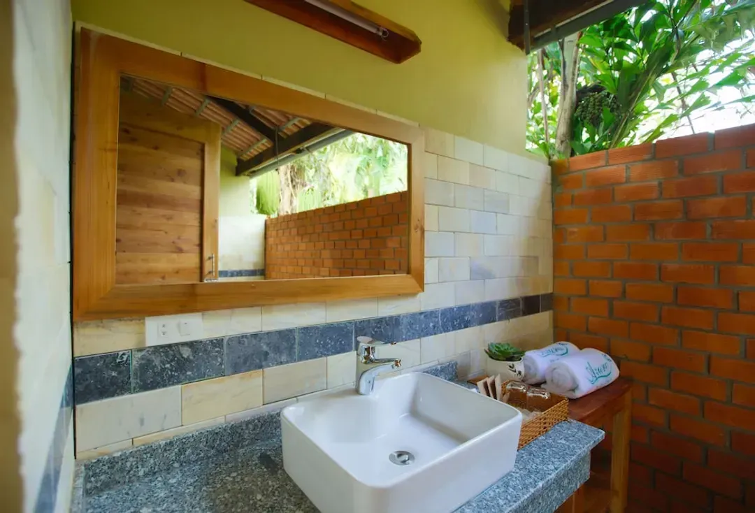 Bathroom sink