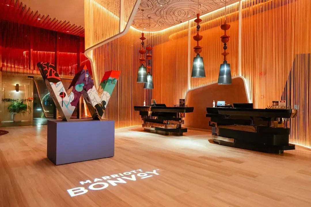 Lobby lounge