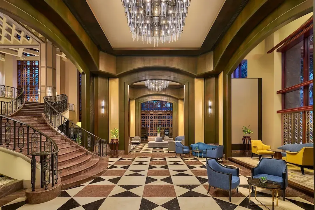 Lobby lounge