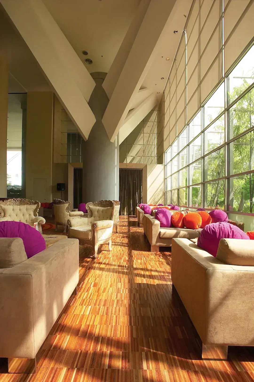 Lobby lounge