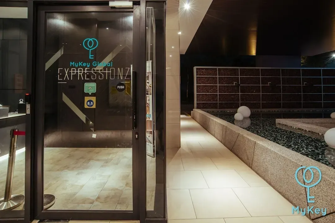 Check-in/check-out kiosk